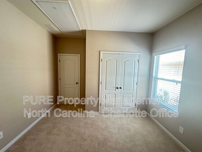 Building Photo - 3520 Larkhaven Ave SW