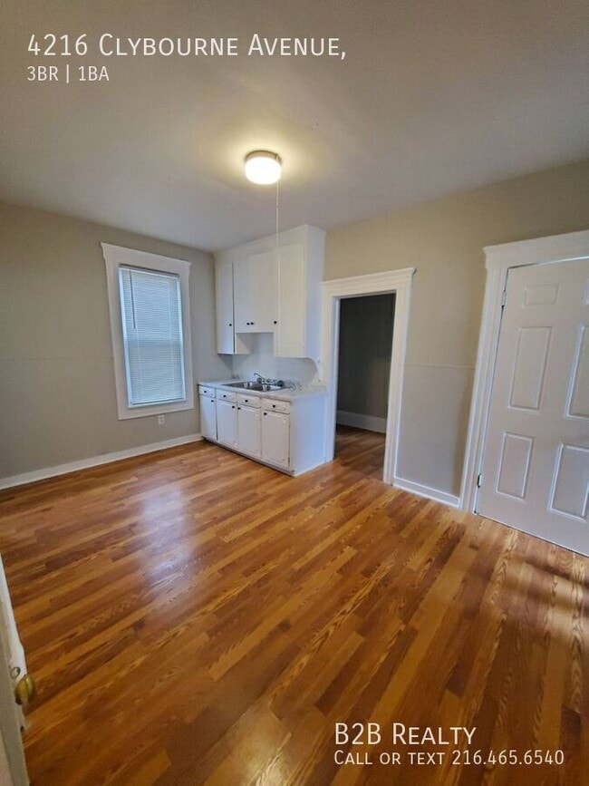 Building Photo - 4216 Clybourne Ave