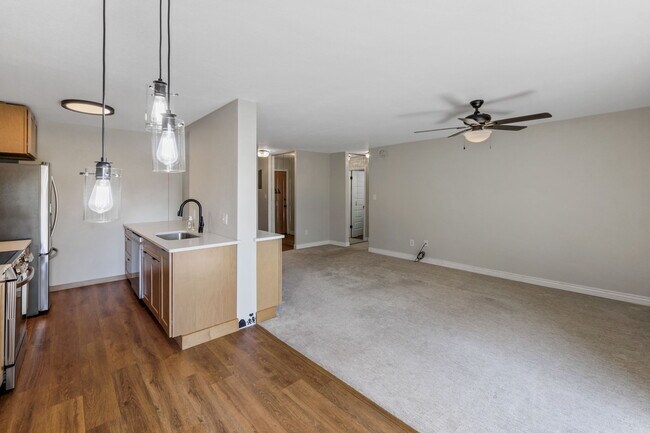Building Photo - 777 Saturn Dr
