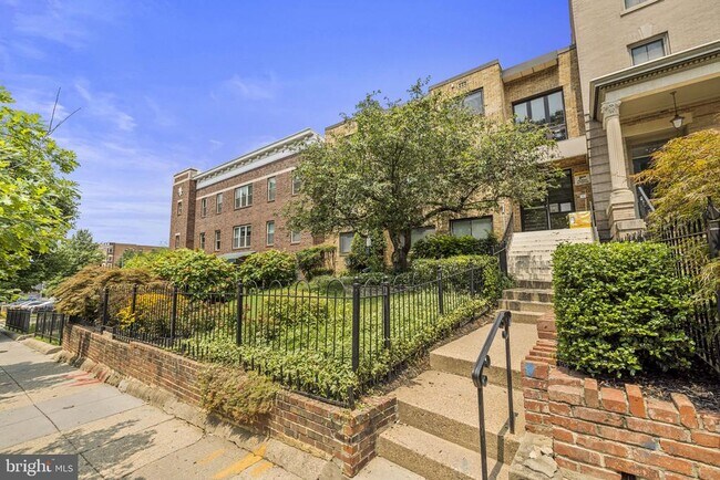 Building Photo - 1341 Clifton St NW