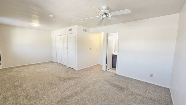 Building Photo - Scottsdale Townhouse 3 Bedroom 2.5 Bath