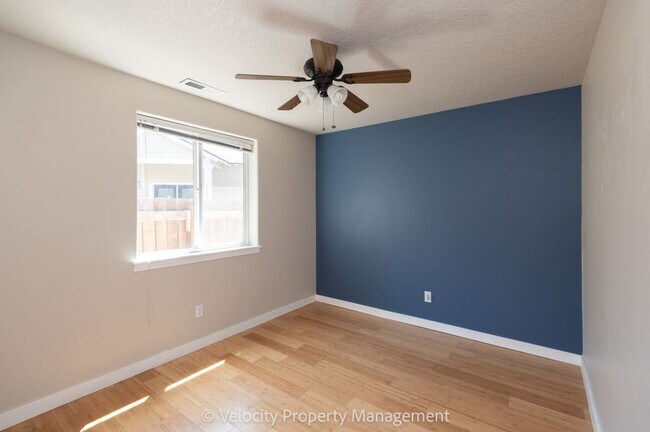 Building Photo - M511