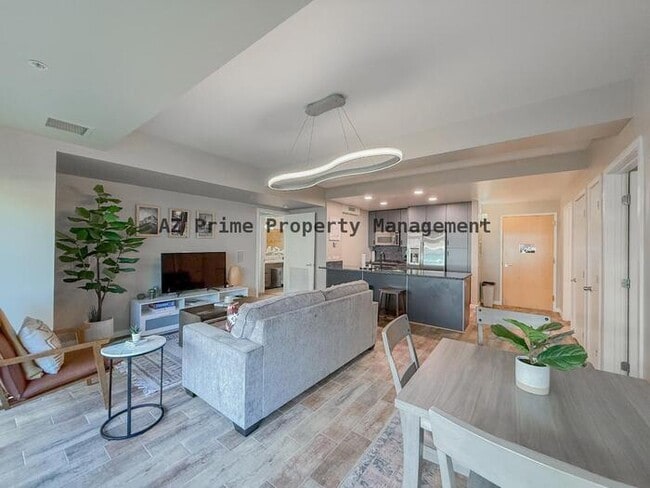 Building Photo - 7137 E Rancho Vista Dr