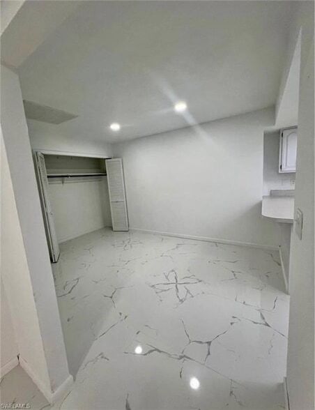 Building Photo - 2101 Hibiscus Rd