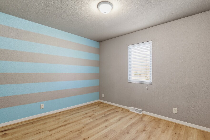 Building Photo - 2104 Prairie Ave