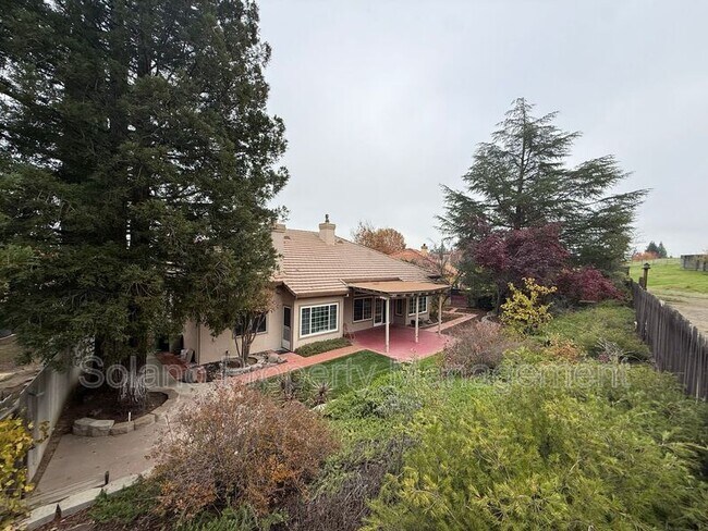 Building Photo - 685 Hillcrest Cir