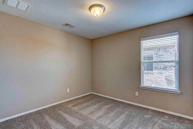 Building Photo - 1224 Half Hitch Trl