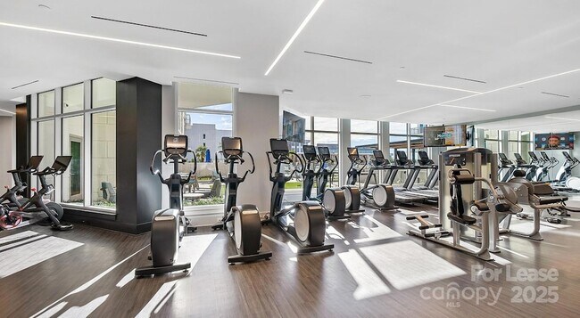 Building Photo - 4425 Sharon Rd