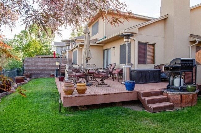 Building Photo - One of a kind Furnished Home with gorgeous back yard!