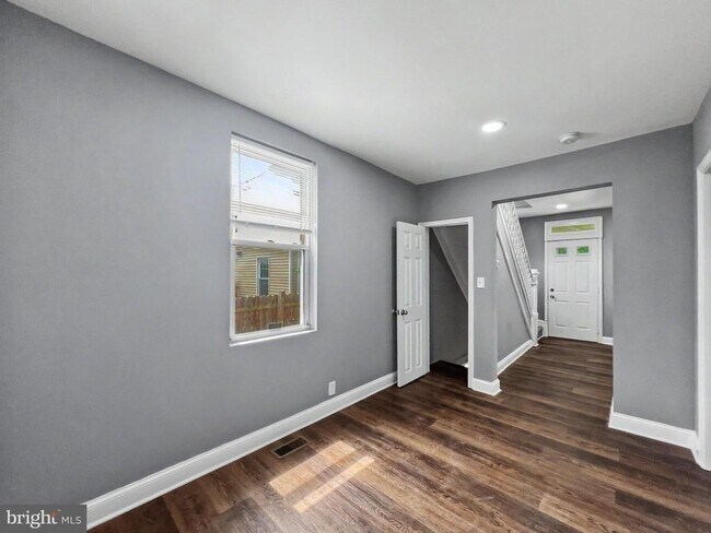 Building Photo - 5900 Hamilton Ave