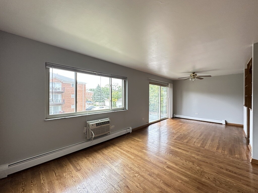 Building Photo - 1639 Oakwood Ave