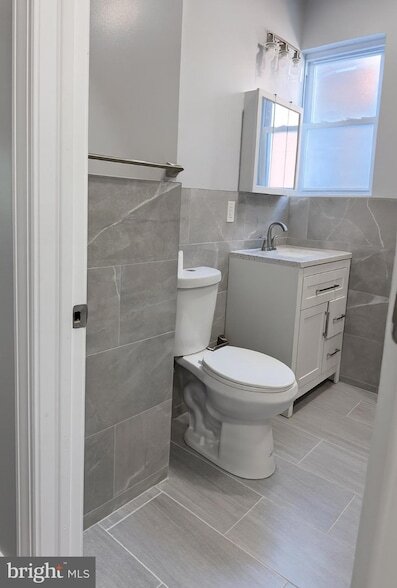 Building Photo - 3841 N Sydenham St