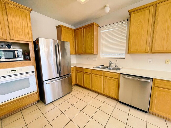 Building Photo - 2059 Carlisle Castle Dr