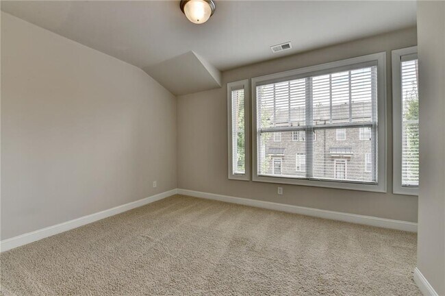 Building Photo - 5240 Cresslyn Rdg