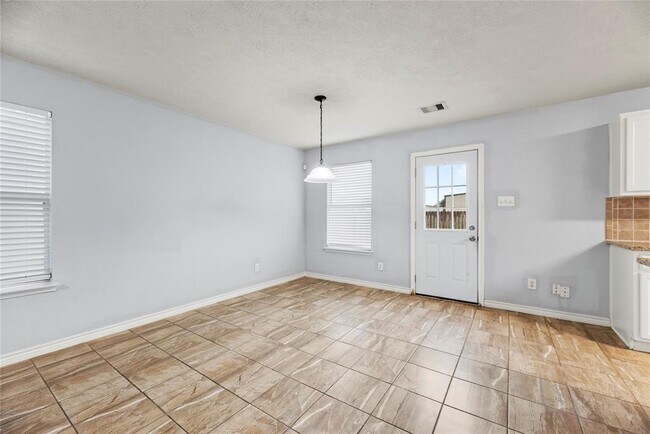 Building Photo - 526 Silky Leaf Dr