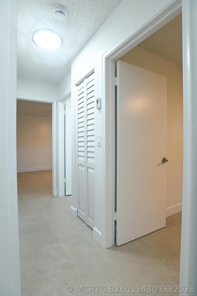 Building Photo - 1148 Summit Trail Cir
