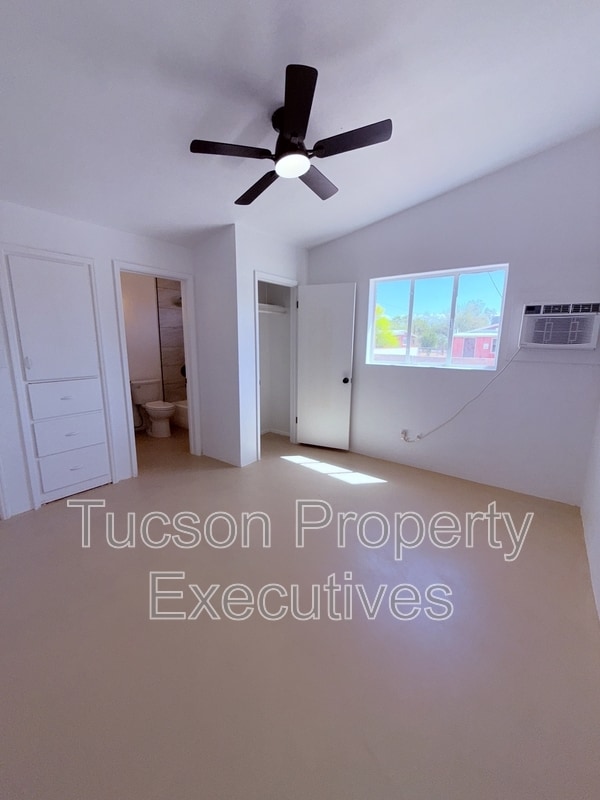 Building Photo - 814 N Alvernon Way