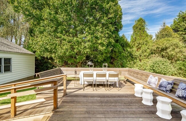 Building Photo - 15 Maidstone Ave