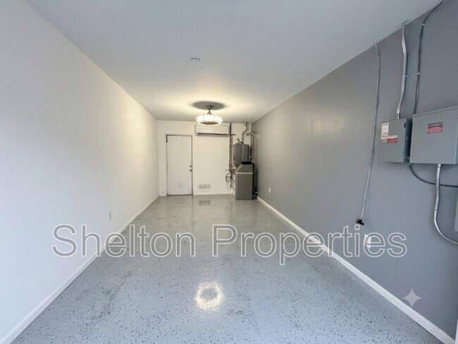 Building Photo - 2514 E Fairmount Ave