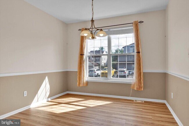 Building Photo - 751 Chanticleer