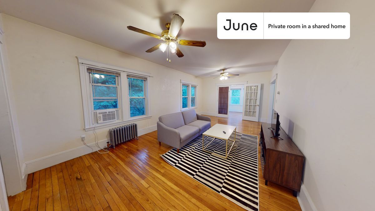 Building Photo - Room in Shared 3 bed/1 bath home