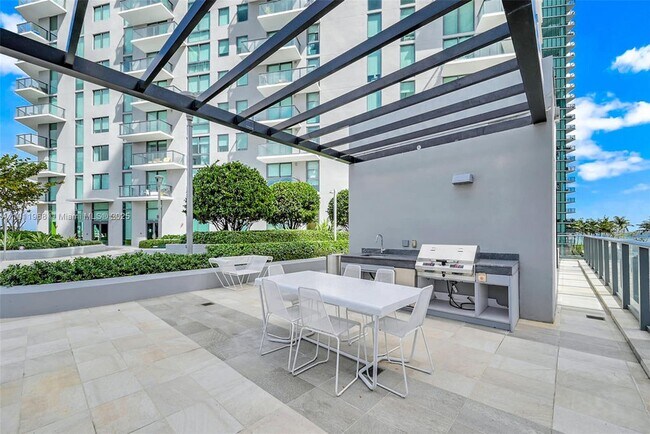 Building Photo - 501 NE 31st St