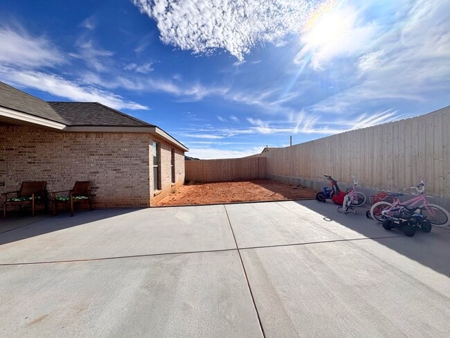 Building Photo - 10817 Saloon St