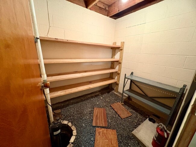 Building Photo - 3 Bedroom 2 Bathroom in Annville w/Huge Ga...