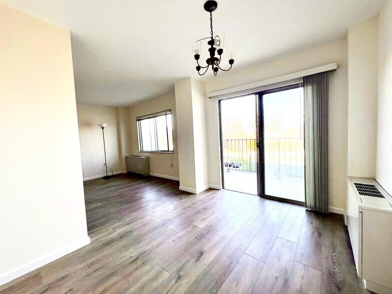 Building Photo - 1111 University Blvd W