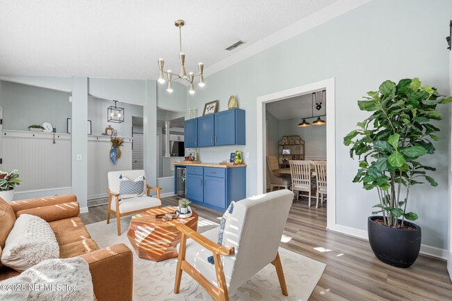 Building Photo - 2143 Lady Di Ln