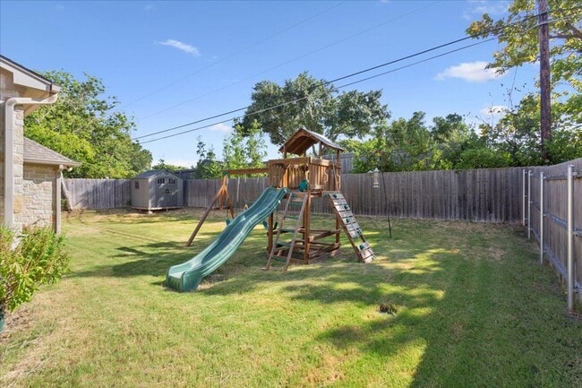 Building Photo - 10357 Fallen Leaf Dr
