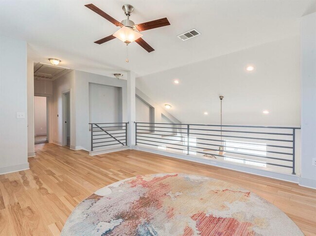 Building Photo - 2315 Capulet St