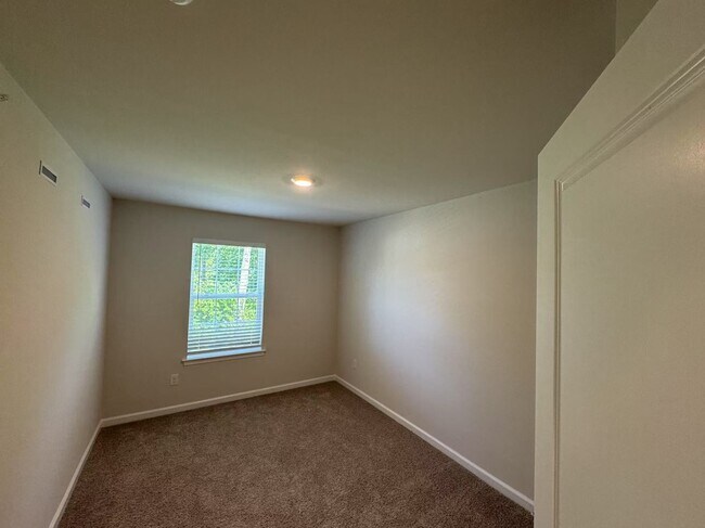 Building Photo - 136 Bell Ct