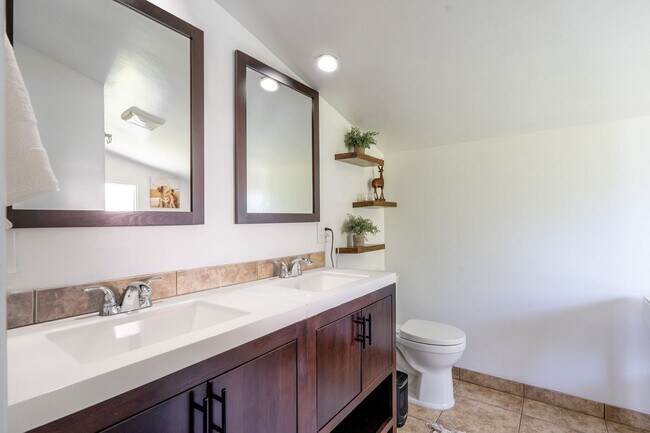 Building Photo - 272 W Carmel Valley Rd