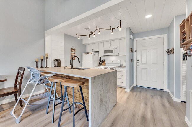 Building Photo - 133 Troon Dr