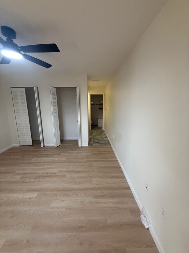 Building Photo - 2 Bed | 2 Bath | Updated Condo | Covered Parking