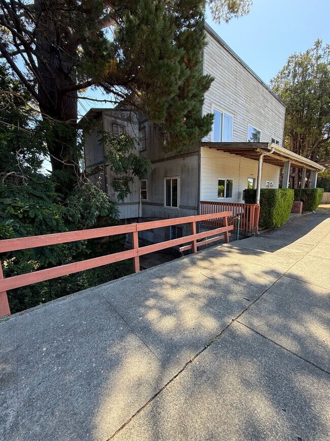 Building Photo - 2439 Sherman Ave