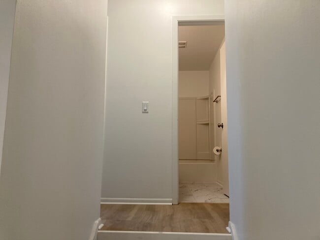 Building Photo - 431 N Thompson Rd