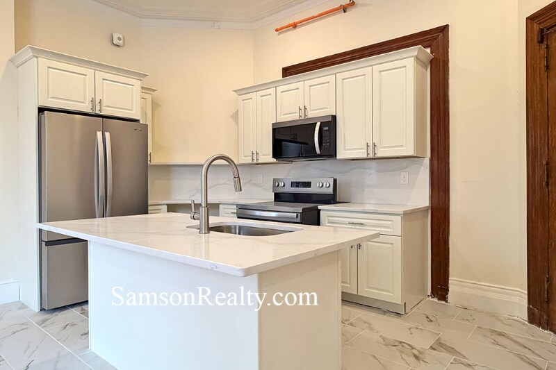 Building Photo - 314 Angell St