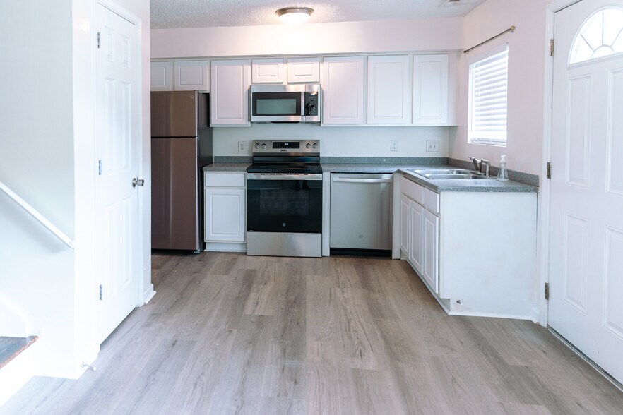 Building Photo - 41 Beri Dr