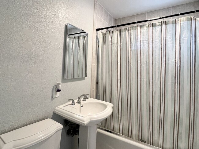 Building Photo - Charming 3-Bedroom Home in Napa’s Sought-A...