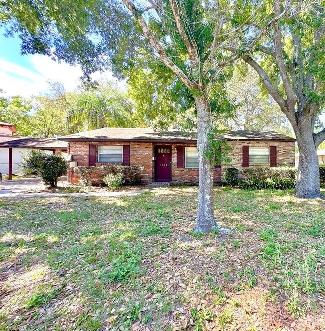 Building Photo - 1502 W Country Club Dr