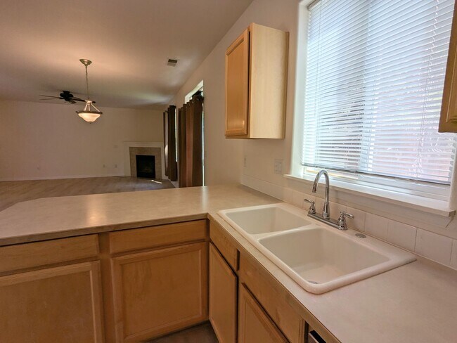 Building Photo - Comfort Meets Convenience in this Dog-Frie...