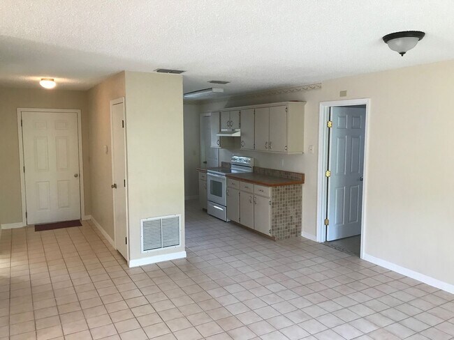 Building Photo - Charming 2-Bedroom, 2-Bath Single Family H...
