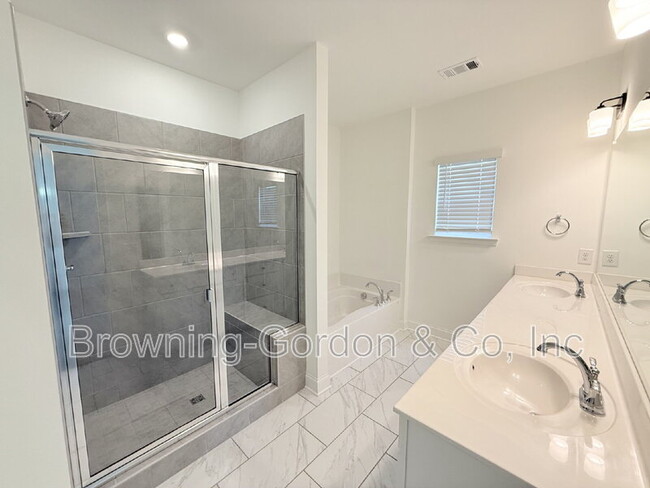 Building Photo - 312 Traywick Pl