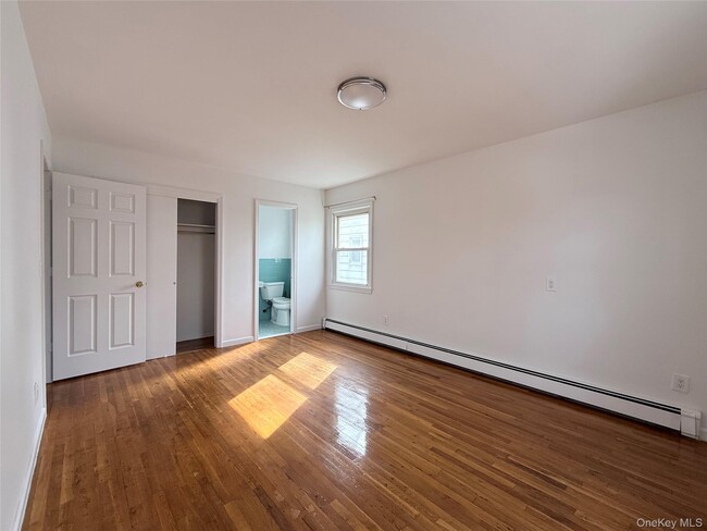 Building Photo - 14-38 144th Pl