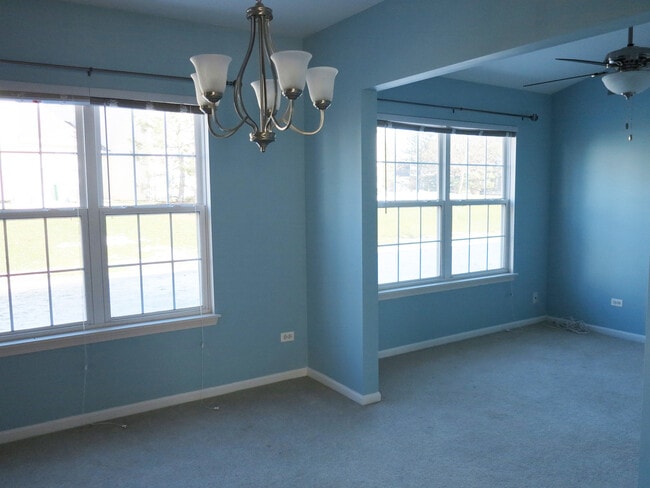 Building Photo - 1227 N Village Dr