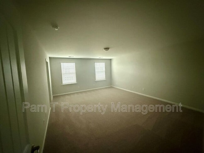 Building Photo - 400 Airways Ave