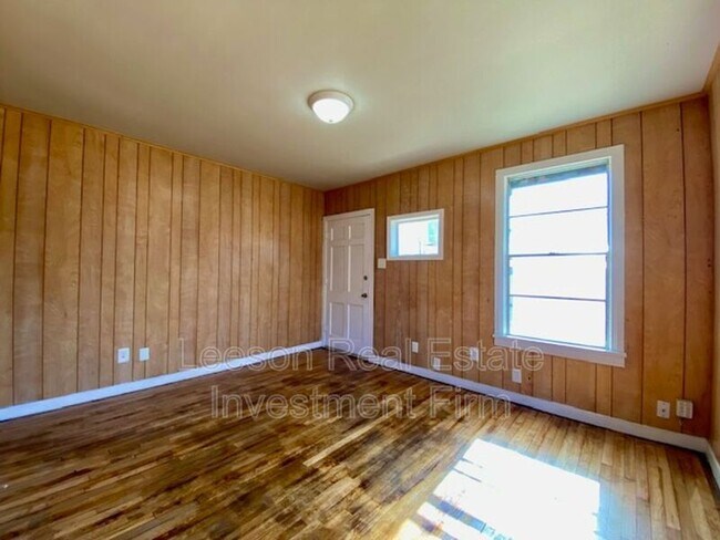 Building Photo - 547 Wyche St