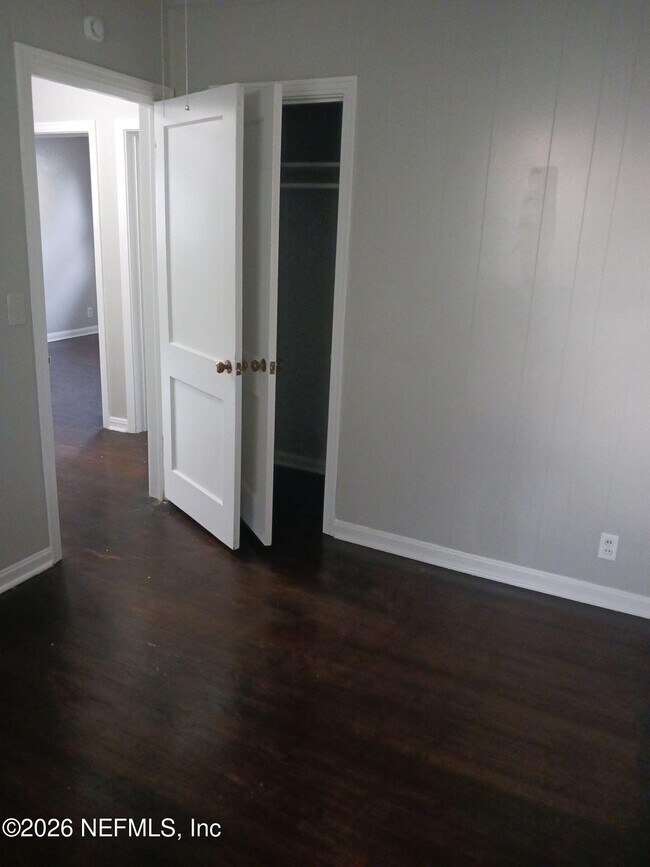 Building Photo - 1553 W 19th St